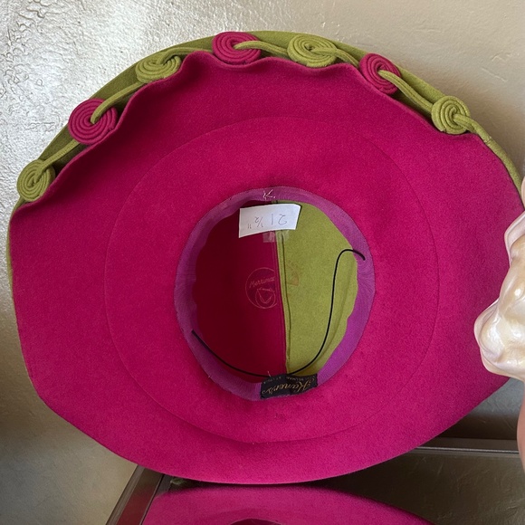 BREATHTAKING 1950s' FUCHSIA/OLIVE GREEN WIDE BRIM HAT - Picture 11 of 14
